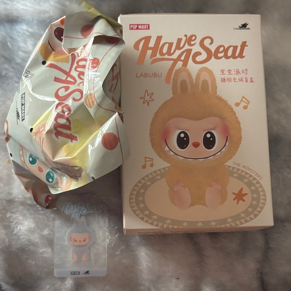 POP MART HAVE A SEAT- HEHE SEALED CONFIRMED - Picture 1 of 12